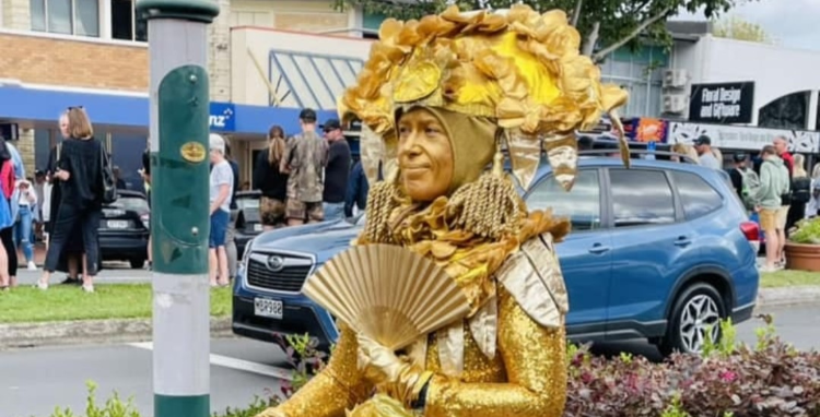Living Statue